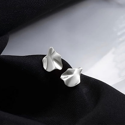 Kaunis Korvarengas ainutlaatuisella tyylillä