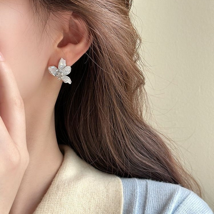 Klassinen Korvarengas ajattomalla viehätyksellä