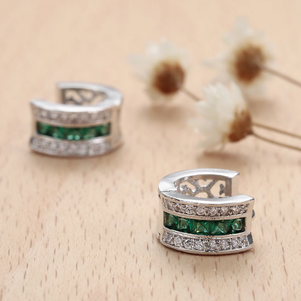 Kaunis Korvarengas ainutlaatuisella tyylillä