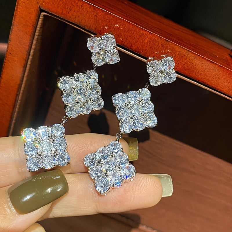 Hurmaava Korvarengas jokaiseen tilaisuuteen