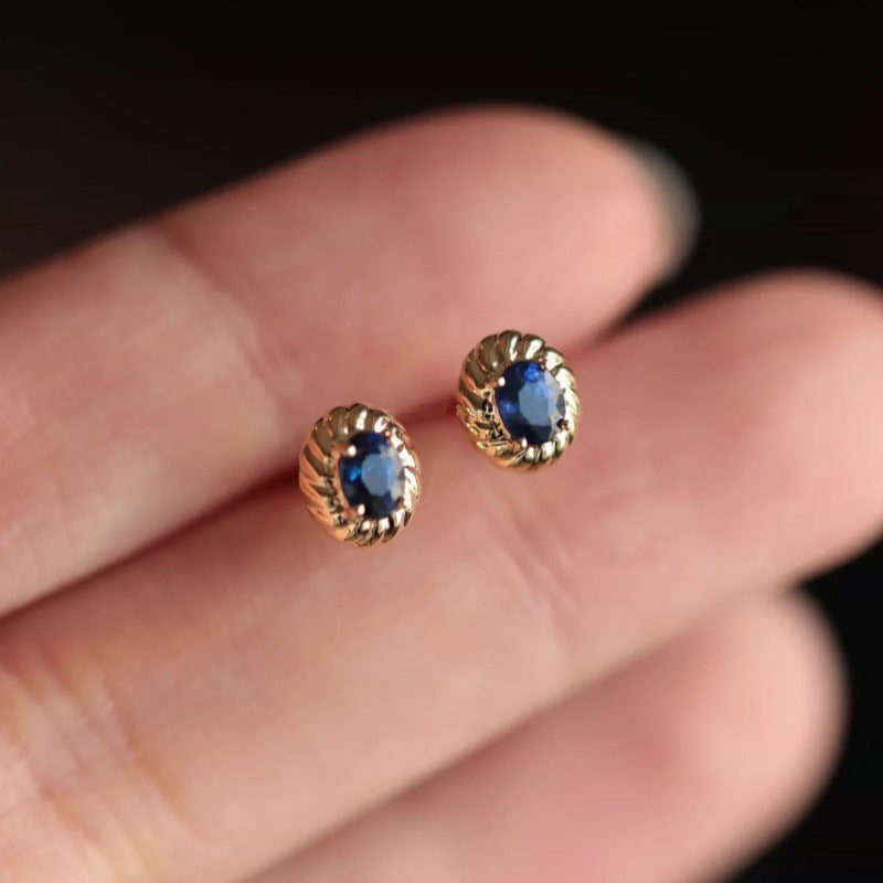 Kaunis Korvarengas ainutlaatuisella tyylillä