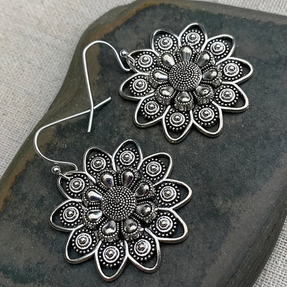 Klassinen Sormus ajattomalla viehätyksellä