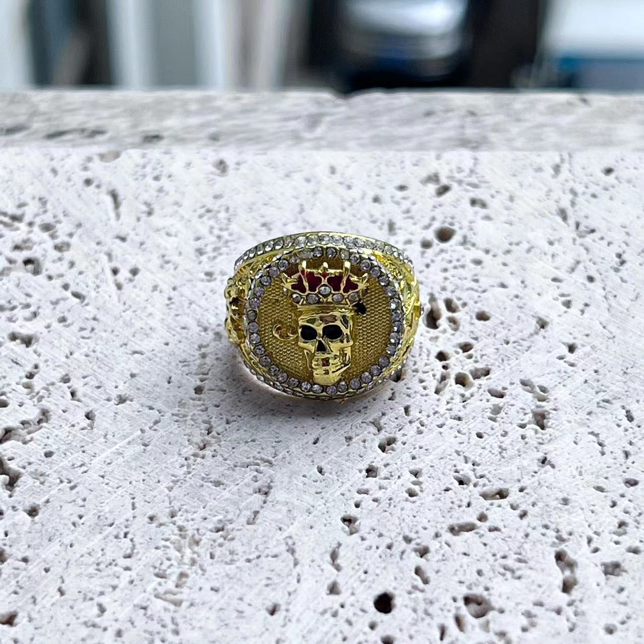 Kaunis Sormus ainutlaatuisella tyylillä