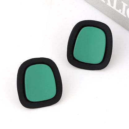 Kaunis Korvarengas ainutlaatuisella tyylillä