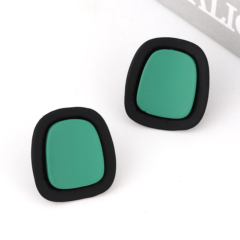 Kaunis Korvarengas ainutlaatuisella tyylillä