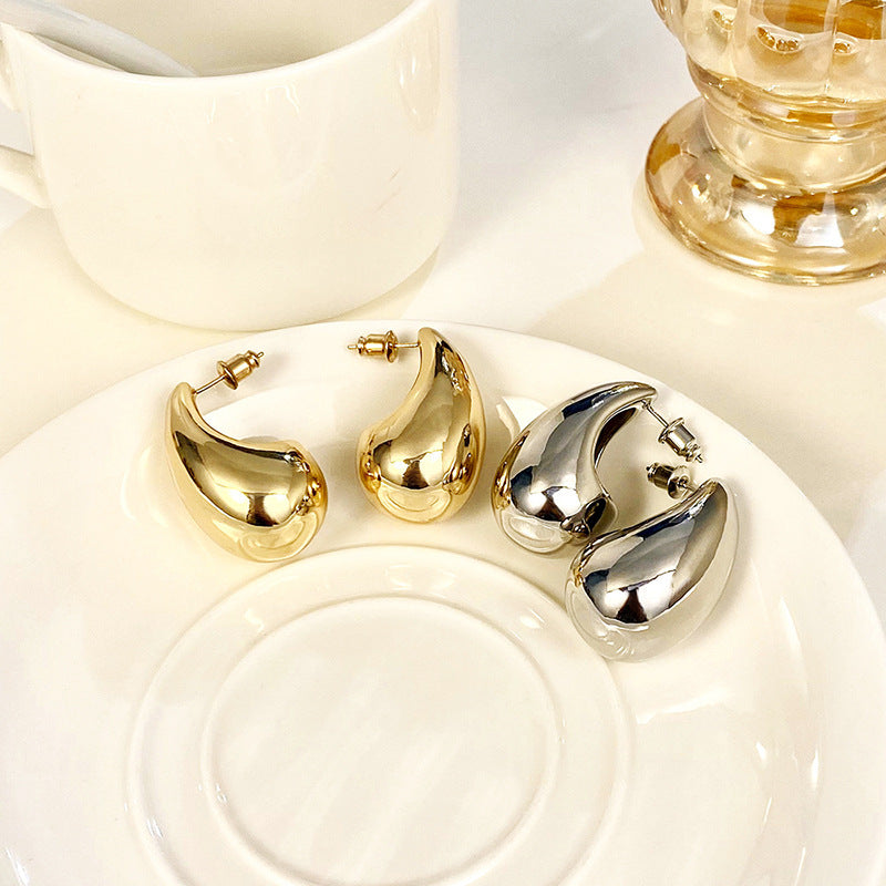 Kaunis Korvarengas ainutlaatuisella tyylillä