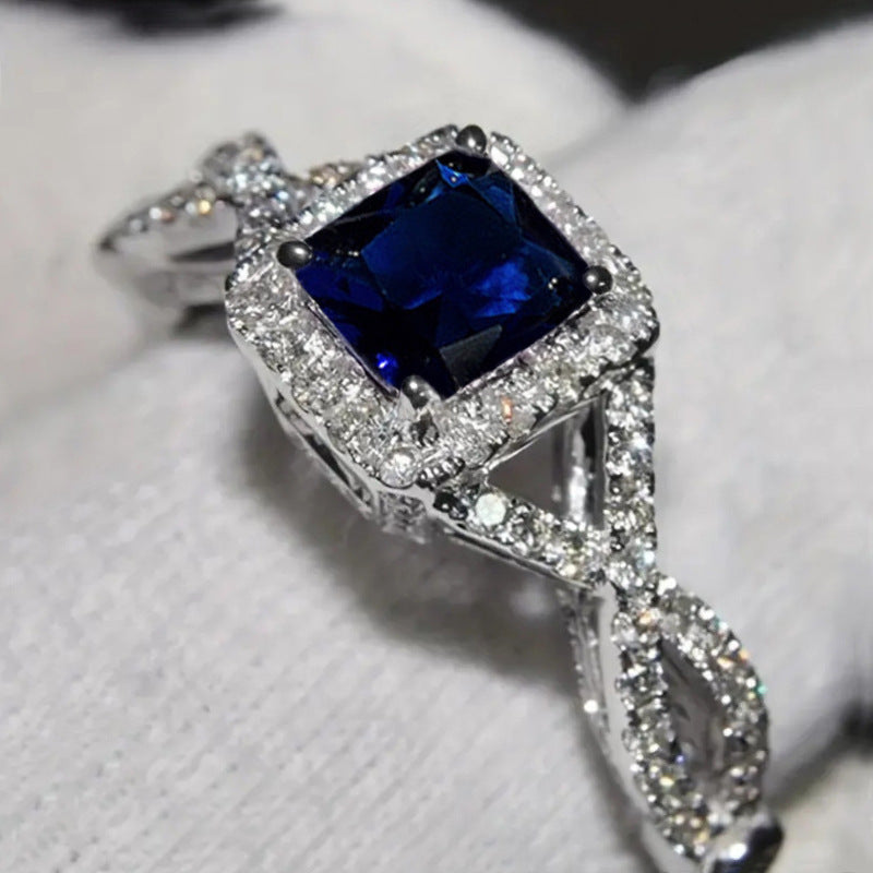 Klassinen Ketju ajattomalla viehätyksellä