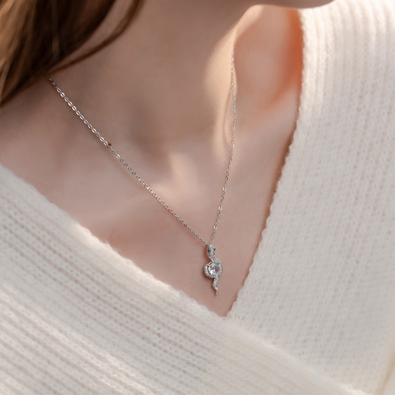 Herkkä käsityö Kaulakoru