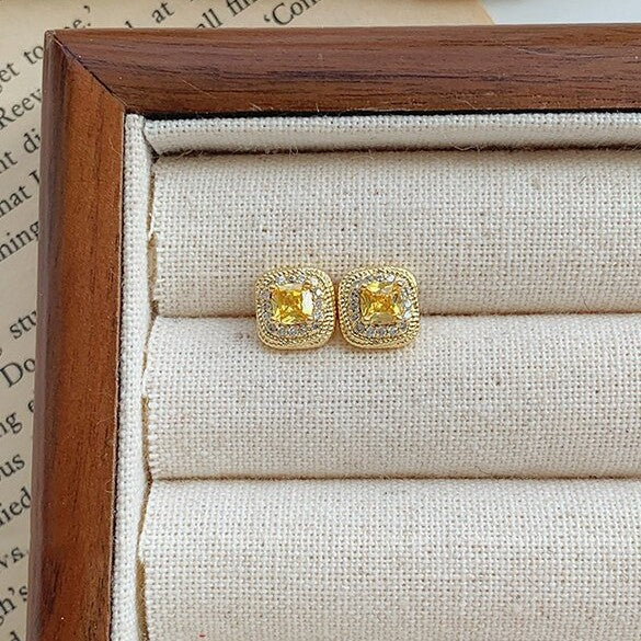 Kaunis Korvarengas ainutlaatuisella tyylillä