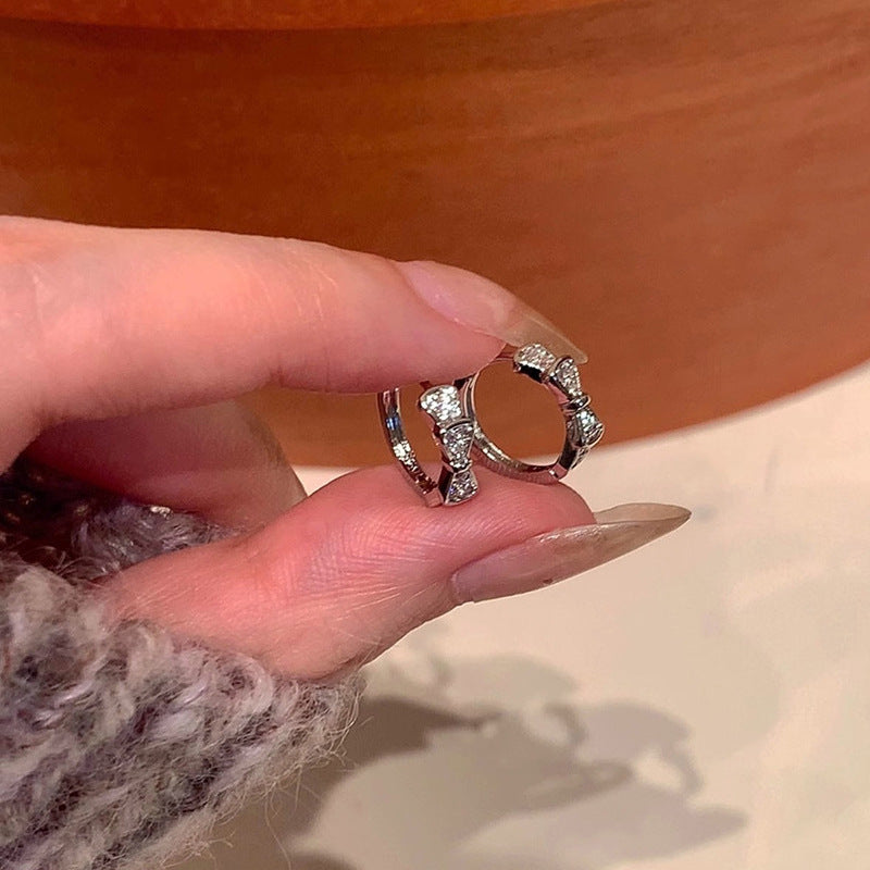 Kaunis Korvarengas ainutlaatuisella tyylillä