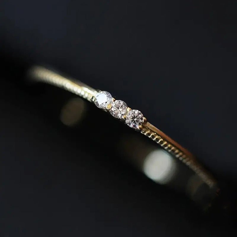 Kaunis Sormus ainutlaatuisella tyylillä