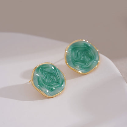 Kaunis Korvarengas ainutlaatuisella tyylillä