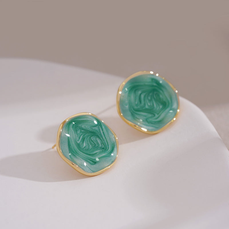 Kaunis Korvarengas ainutlaatuisella tyylillä