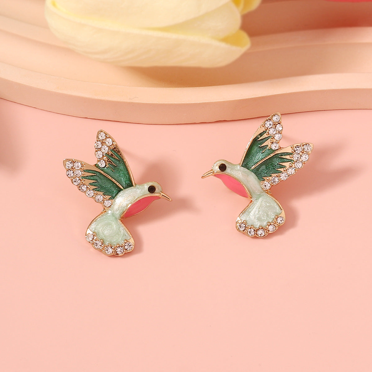 Elegantti Korvarengas jokaiseen tilaisuuteen