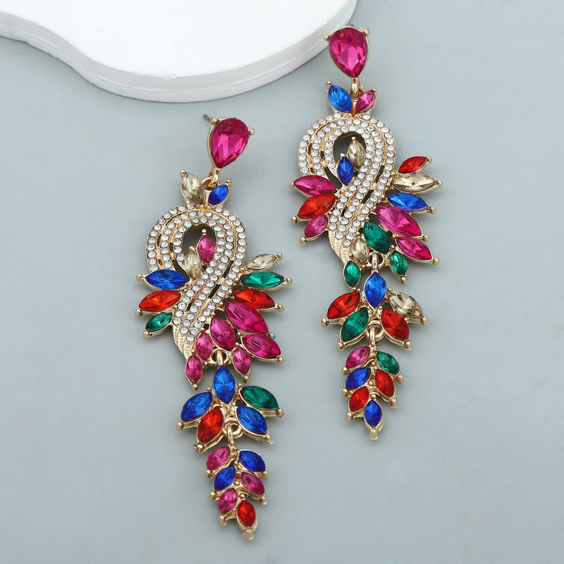 Kaunis Korvarengas ainutlaatuisella tyylillä