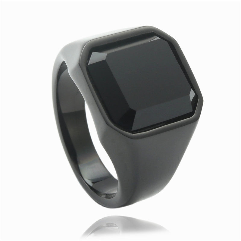 Klassinen Sormus ajattomalla viehätyksellä