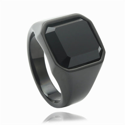 Klassinen Sormus ajattomalla viehätyksellä