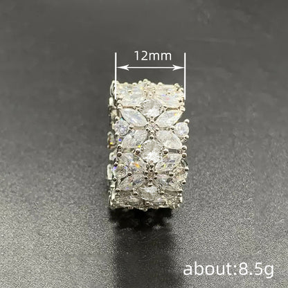 Kaunis Sormus ainutlaatuisella tyylillä