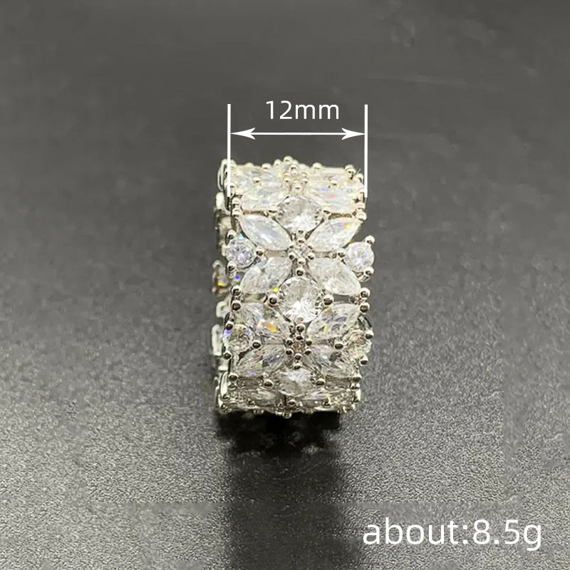 Kaunis Sormus ainutlaatuisella tyylillä