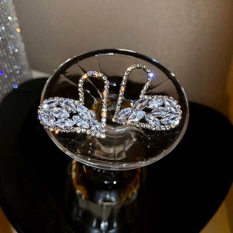 Klassinen Korvarengas ajattomalla viehätyksellä