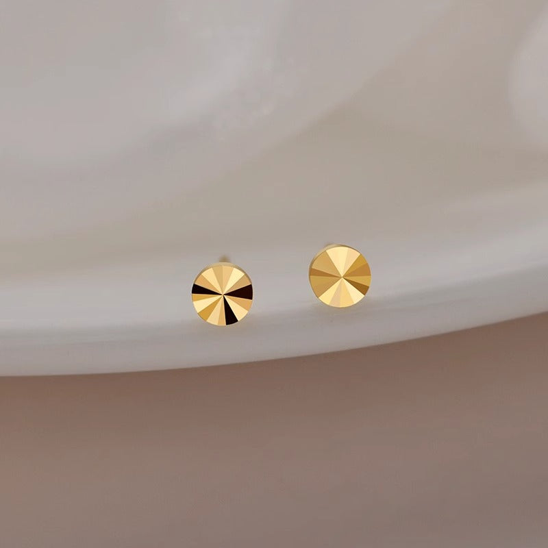 Kaunis Kulta Korvarengas ainutlaatuisella tyylillä