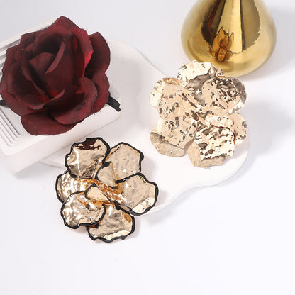 Kaunis Korvarengas ainutlaatuisella tyylillä