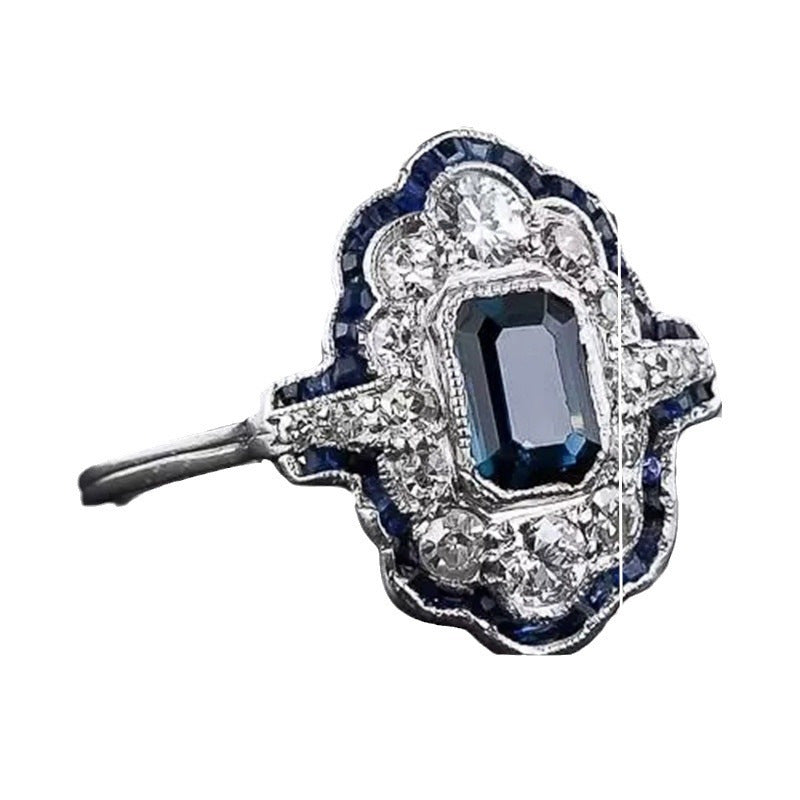 Klassinen Sormus ajattomalla viehätyksellä