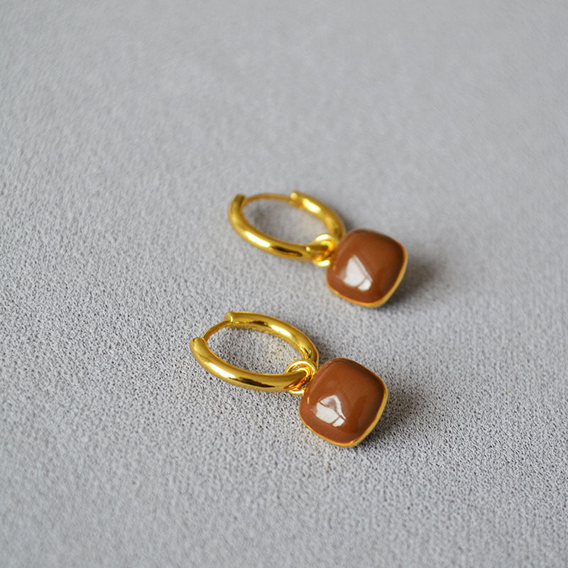 Kaunis Korvarengas ainutlaatuisella tyylillä