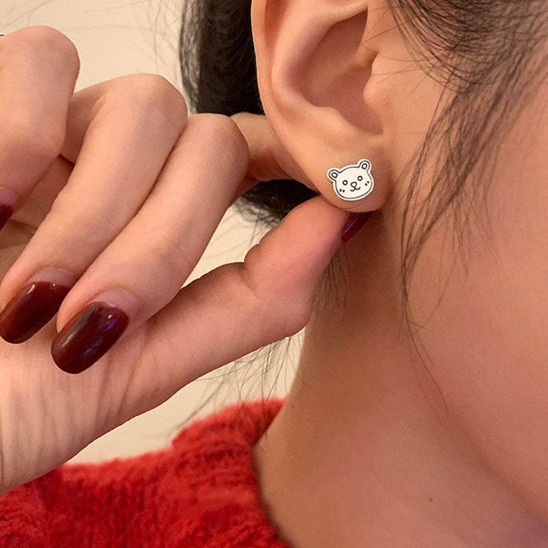 Kaunis Hopea Korvarengas ainutlaatuisella tyylillä