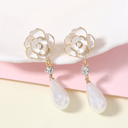 Klassinen Helmi Korvarengas ajattomalla viehätyksellä