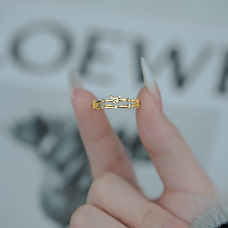 Klassinen Sormus ajattomalla viehätyksellä