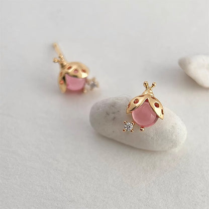 Kaunis Korvarengas ainutlaatuisella tyylillä