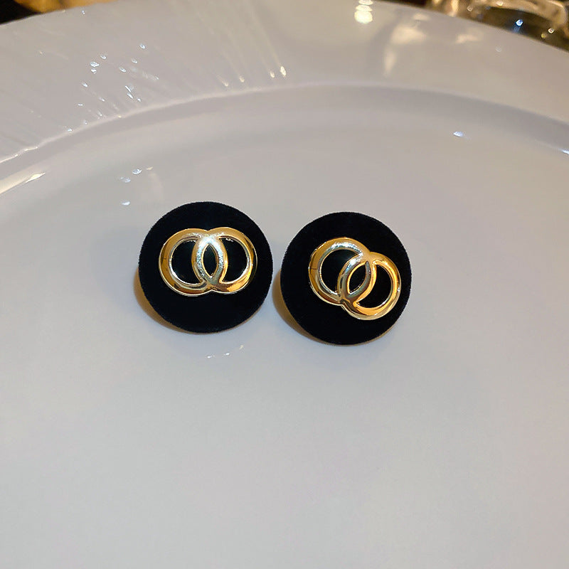 Klassinen Korvarengas ajattomalla viehätyksellä