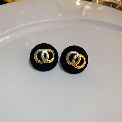 Klassinen Korvarengas ajattomalla viehätyksellä