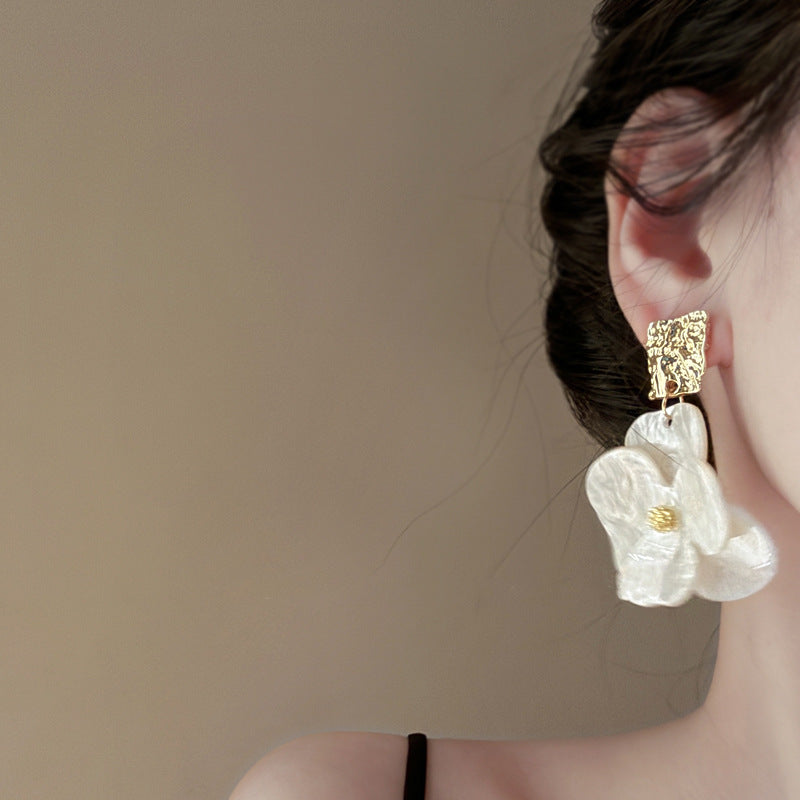 Elegantti Korvarengas jokaiseen tilaisuuteen