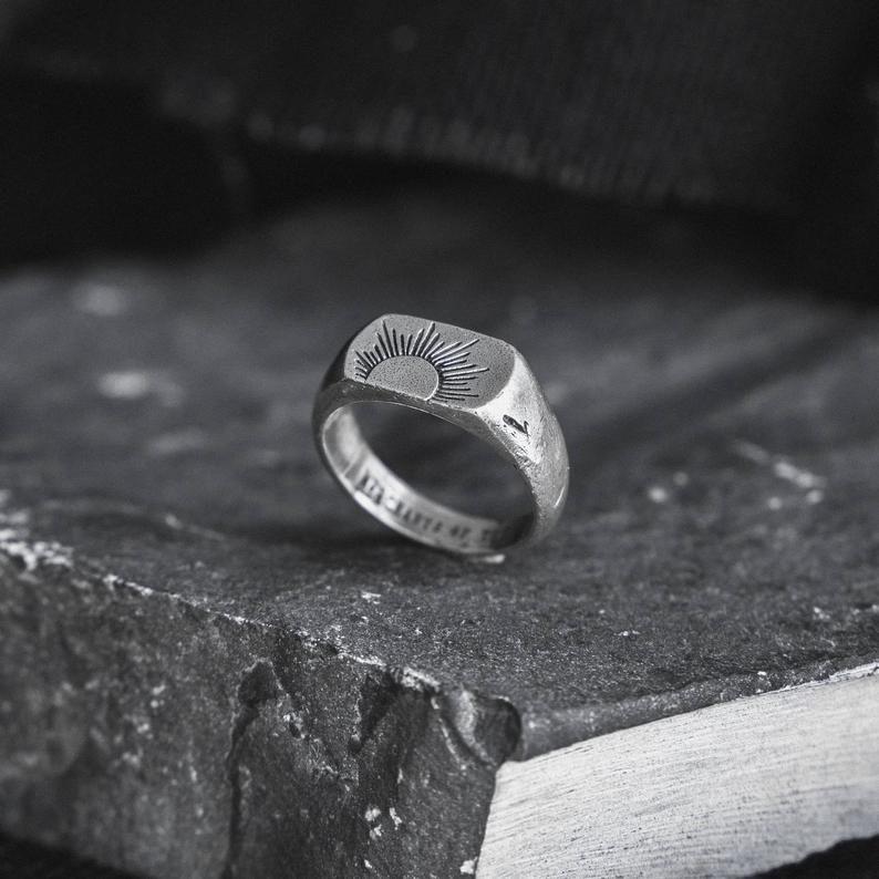 Kaunis Sormus ainutlaatuisella tyylillä