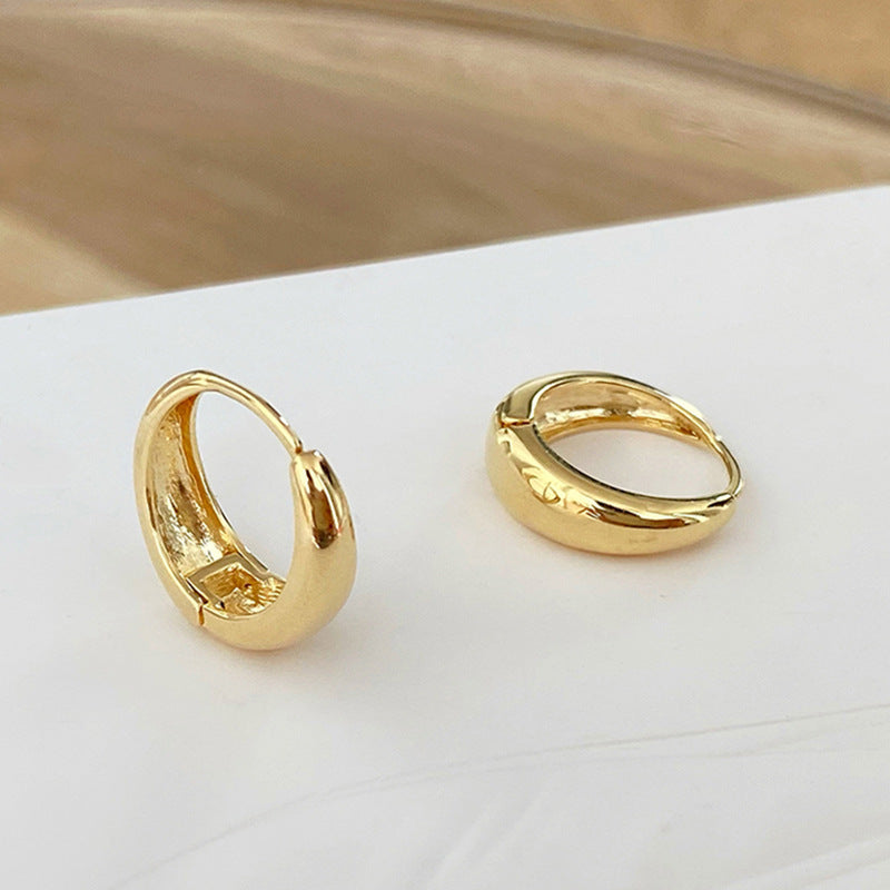 Kaunis Kulta Korvarengas ainutlaatuisella tyylillä