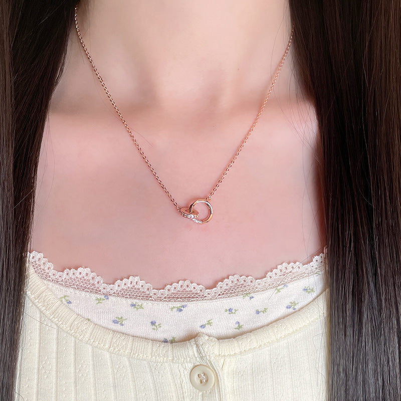 Hurmaava Kaulakoru jokaiseen tilaisuuteen