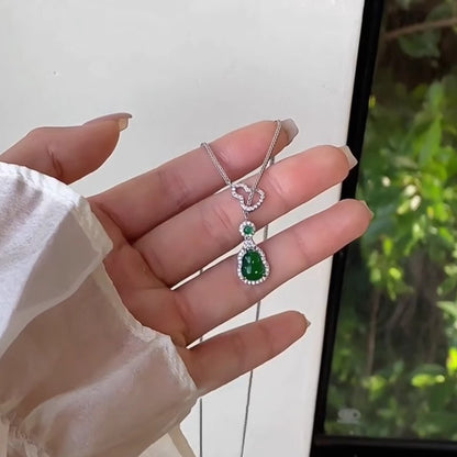 Klassinen Kaulakoru ajattomalla viehätyksellä