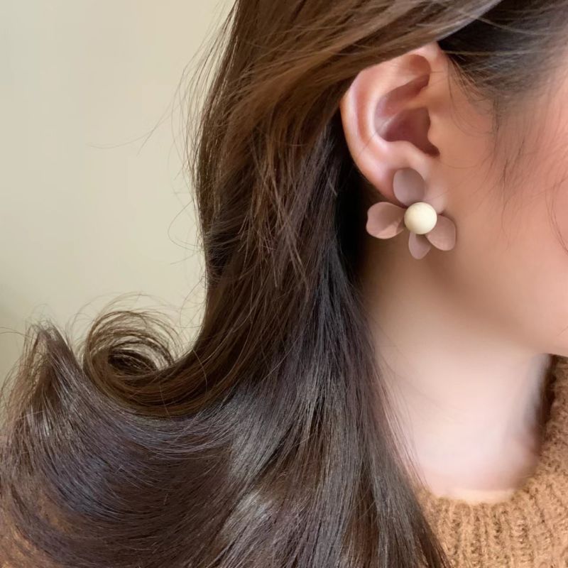 Elegantti Korvarengas jokaiseen tilaisuuteen