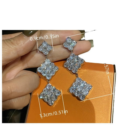 Hurmaava Korvarengas jokaiseen tilaisuuteen