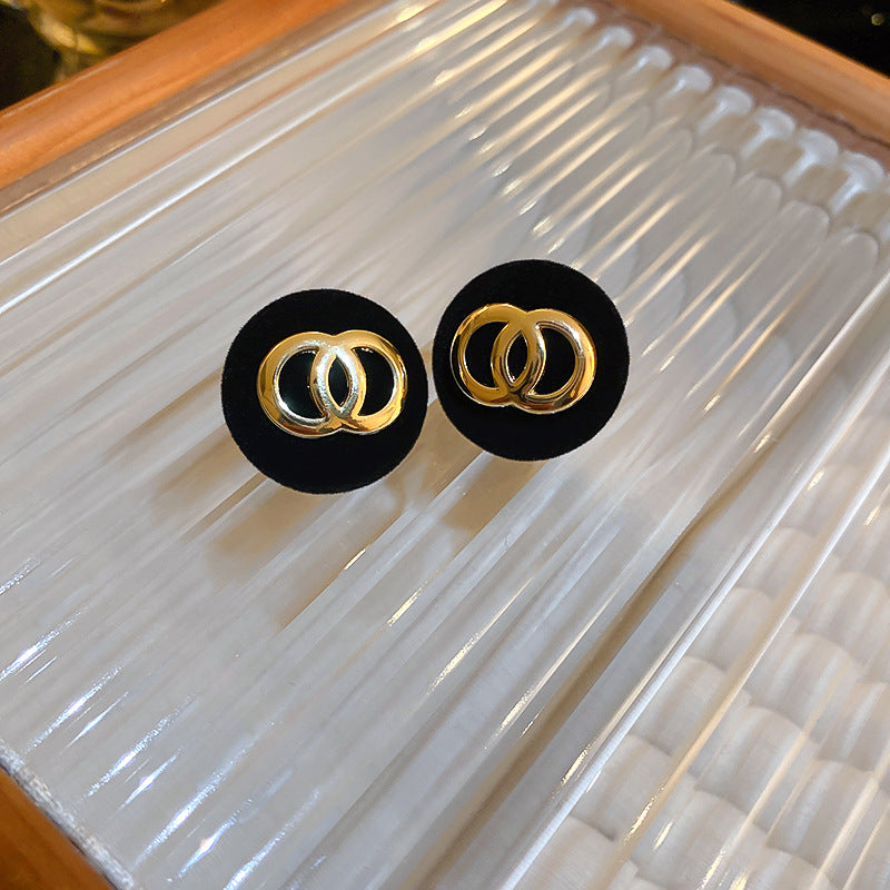 Klassinen Korvarengas ajattomalla viehätyksellä