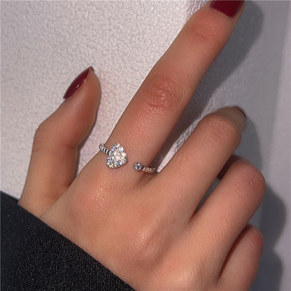 Romanttinen Sormus erityisiin hetkiin