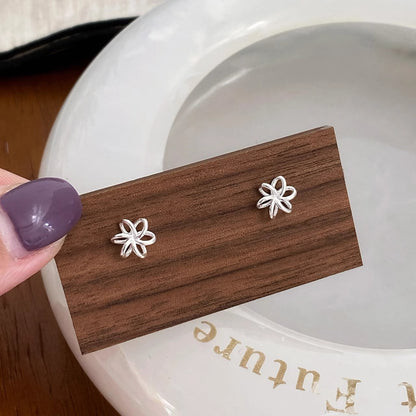 Kaunis Korvarengas ainutlaatuisella tyylillä