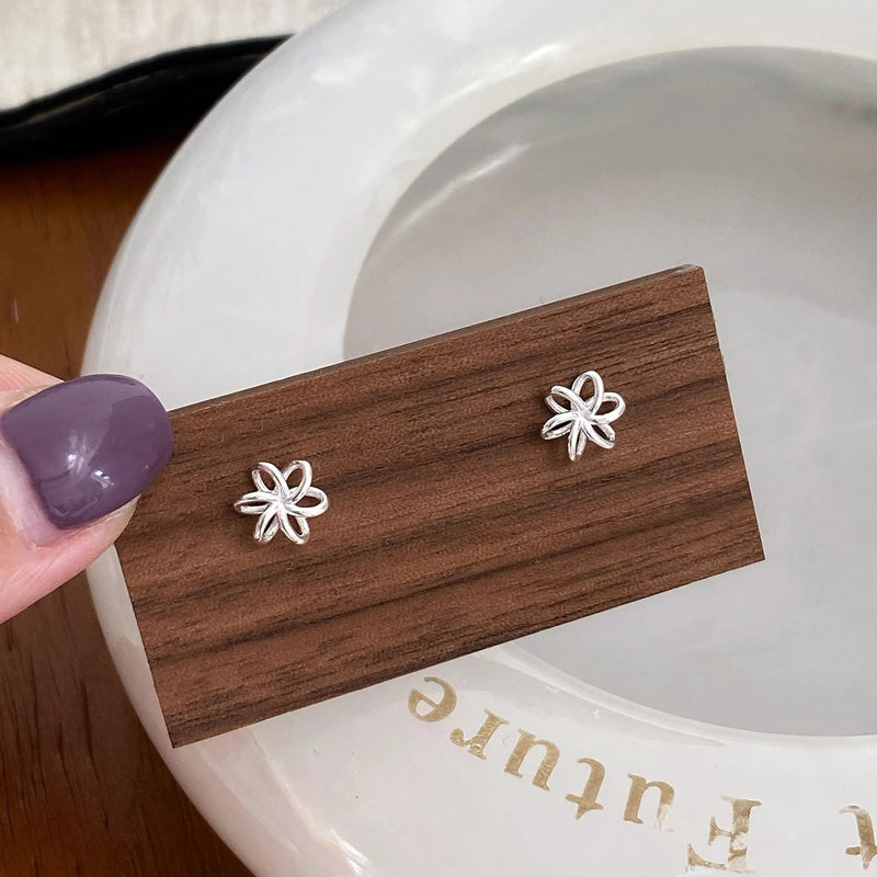 Kaunis Korvarengas ainutlaatuisella tyylillä