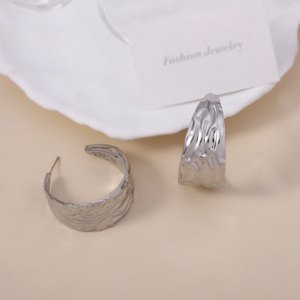 Klassinen Korvarengas ajattomalla viehätyksellä