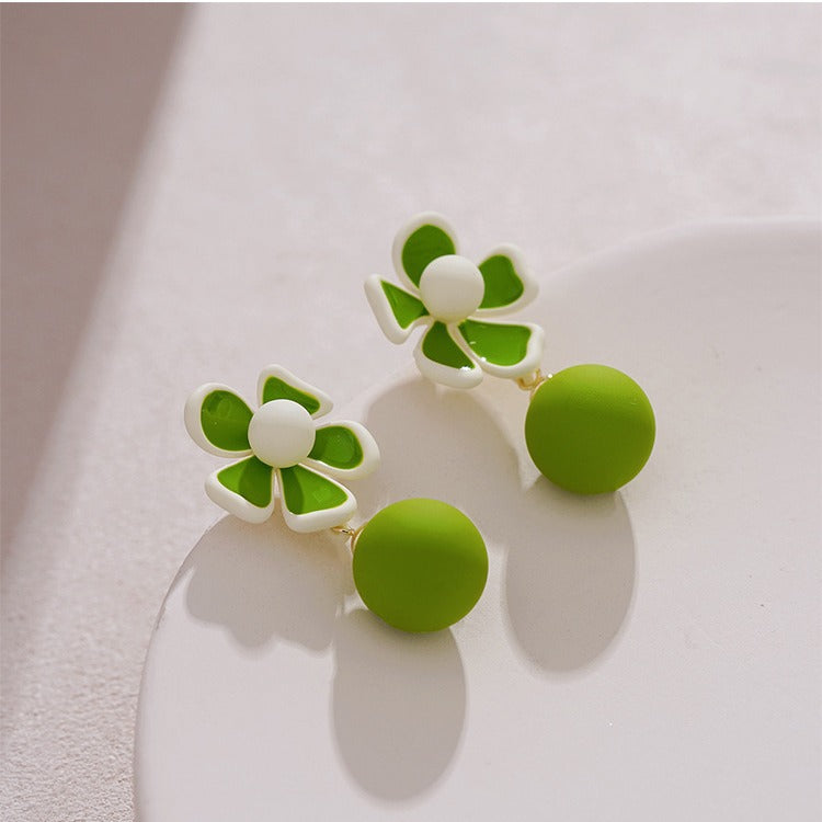 Klassinen Korvarengas ajattomalla viehätyksellä