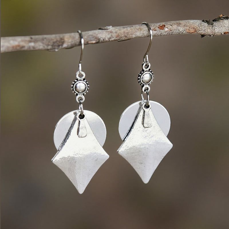 Kaunis Korvarengas ainutlaatuisella tyylillä