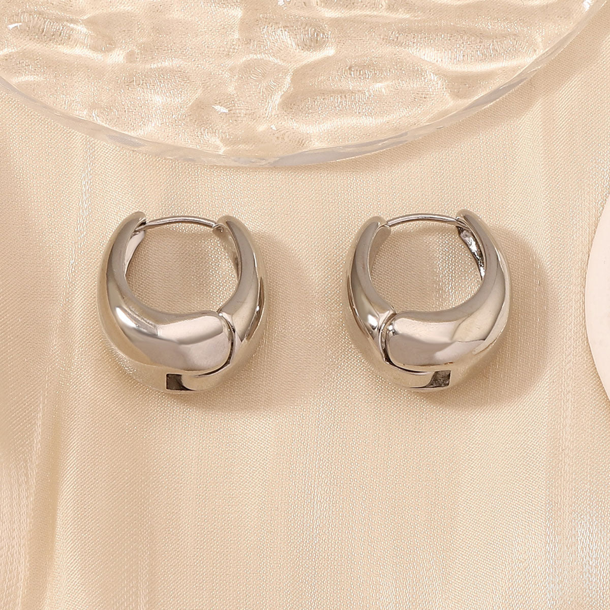 Hurmaava Korvarengas jokaiseen tilaisuuteen