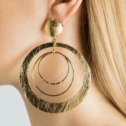 Klassinen Sormus ajattomalla viehätyksellä